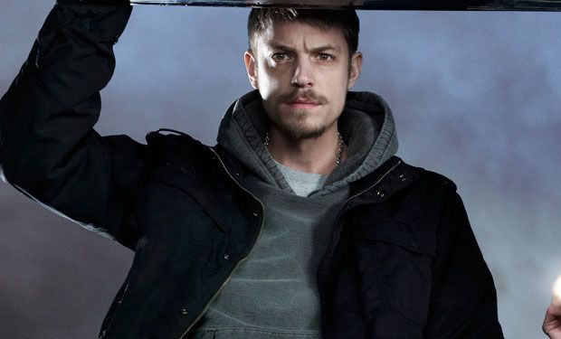 Joel Kinnaman sustituye a Tom Hardy en Escuadrón Suicida Joel Kinnaman sustituye a Tom Hardy en Escuadrón Suicida
