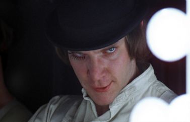 Malcolm McDowell negocia protagonizar el musical de "Jóvenes Ocultos"
