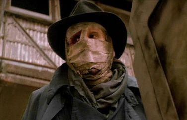 Oleada de imágenes promocionales de "Darkman" que hoy cumple 30 años