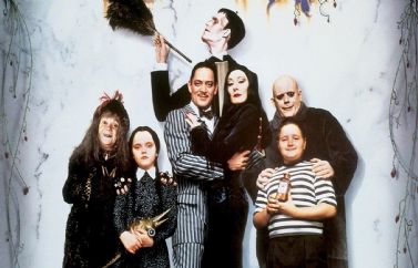 Tim Burton negocia realizar una adaptación televisiva de "La Familia Addams"