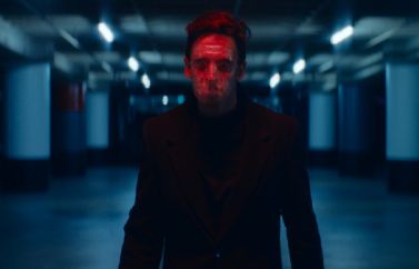 Tráiler oficial de "Lucky", un título que combina home invasion y bucles temporales