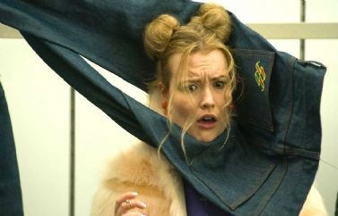 Nuevo tráiler de "Slaxx", la película de los pantalones vaqueros poseídos
