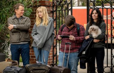 Starz estrenará "Shining Vale", la serie de terror con tintes cómicos protagonizada por Courteney Cox