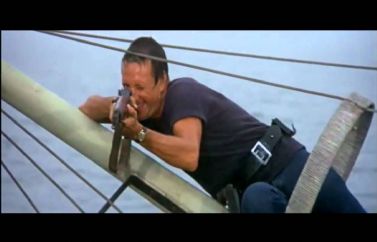 Un 8 de julio el sheriff Brody hace saltar por los aires a un gran tiburón blanco