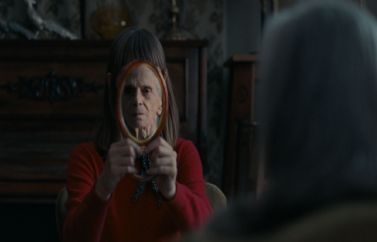 Nuevas imágenes de "La Abuela" de Paco Plaza. En cines el 22 de octubre.