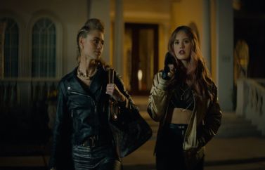 Netflix muestras las primeras imágenes de la vampírica "Fauces de Noche"