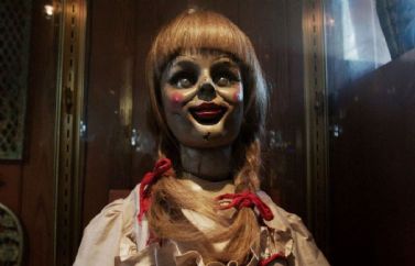 Annabelle te felicita Halloween mostrándote cómo ha llevado la pandemia