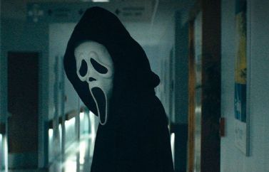 Ghostface es un icono del terror en la nueva featurette de "Scream"