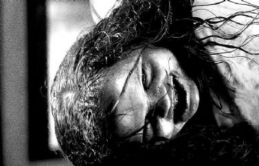 "El Exorcista: Creyente" muestra sus primeros posters (y muy pronto el tráiler)
