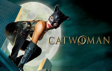 "Catwoman" cumple 20 años. Un desastre de proporciones épicas que supuso el fin de la carrera cinematográfica de su director