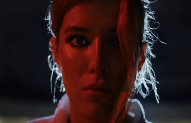 Bella Thorne en el tráiler de la cinta de terror religioso "Saint Clare"