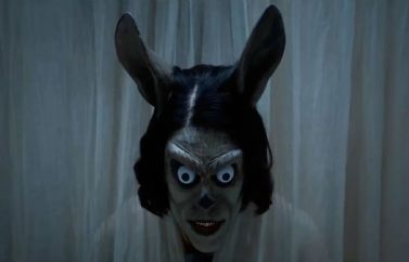 "Hokum", lo nuevo del director de "Oddity", lanza su malrollero primer póster (y mañana trailer)