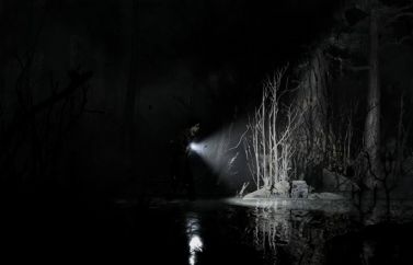 El juego de supervivencia y terror "Silver Pines" muestra sus mecánicas en un nuevo tráiler