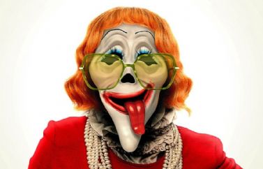 El equipo de "Scary Movie" parodia la victoria en los Oscar de Amy Madigan con un nuevo póster