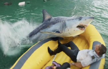 Nuevo de Trailer y Fecha de estreno de "Deep Water". Renny Harlin vuelve al cine de tiburones con Aaron Eckhart y Ben Kingsley
