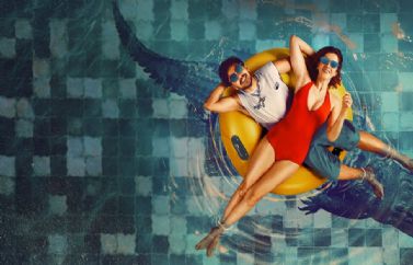 Netflix ha estrenado "Tu Yaa Main", el remake de "The Pool", la película del cocodrilo en la piscina