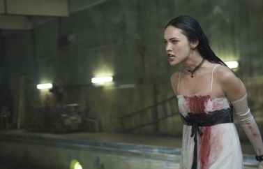 Jennifer´s Body llega a Netflix. Crítica de la película con Megan Fox y Amanda Seyfried