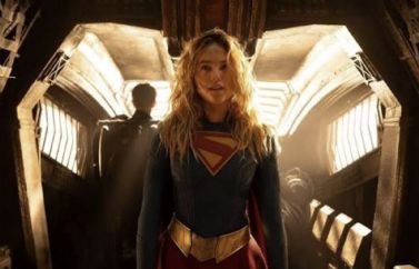 Crítica de "Supergirl", una película que cumple pero que se queda a mitad de camino