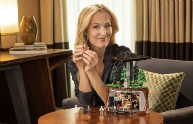 Gillian Anderson en el Trailer del set de Lego oficial de "Expediente X" con casi 1.500 piezas