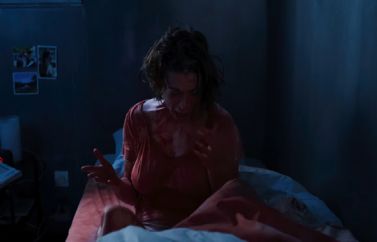 Trailer español de "Sanguine", el body horror que llegará a los cines en noviembre