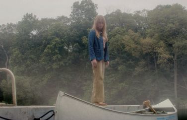 Pamela Voorhees cree que su hijo está vivo en el nuevo clip de "Crystal Lake"