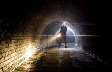 El director de "Otra Madre" prepara una película de terror ambientada en los túneles abandonados de Nueva York