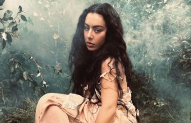 Charli XCX se apunta al terror gótico en la nueva película de Martin Scorsese