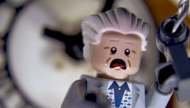 "Regreso al Futuro": Recrean la escena del reloj con LEGO y Stop Motion