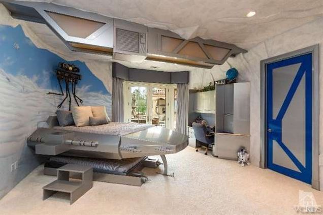 WTF! A la venta un casoplón con habitación temática de "El Imperio Contraataca"