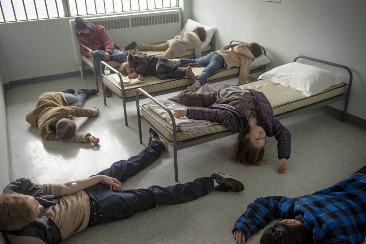 Trailer de "Between", la nueva y malrollera serie de Netflix