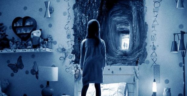 Póster español de "Paranormal Activity: Dimensión Fantasma"