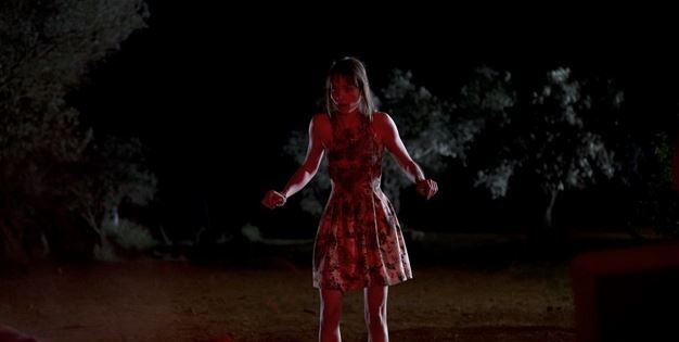 Póster español y nuevas imágenes de "Summer Camp" que se estrena mañana en el Frightfest