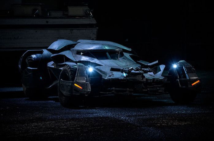 Comics Breves: Nueva imagen del batmovil, trailer de la 4ªT de "Arrow" y avance de la 3ªT de "Agents of Shield"