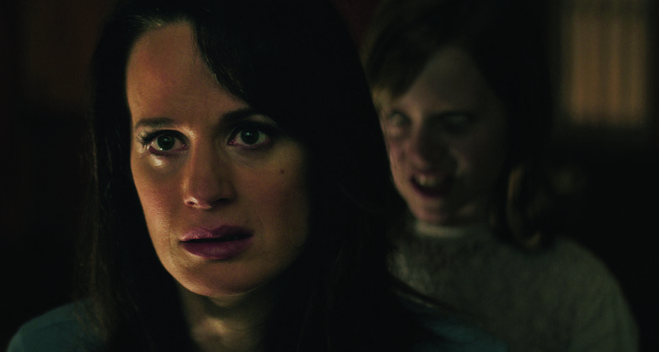"Ouija: El Origen del Mal" nos muestra un trío de nuevos clips