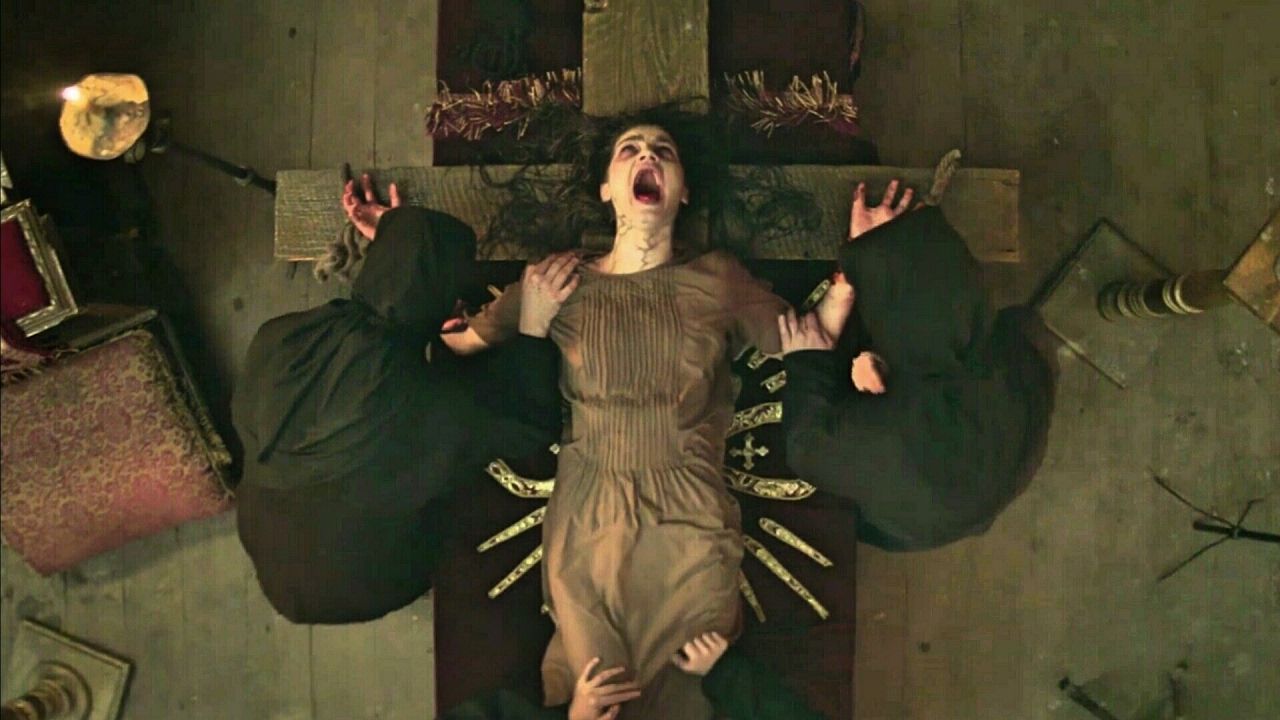 "The Crucifixion": Póster español, imágenes y fecha de estreno
