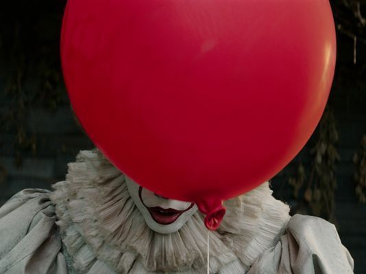 "IT": Un trío de nuevas imágenes como antesala al primer tráiler