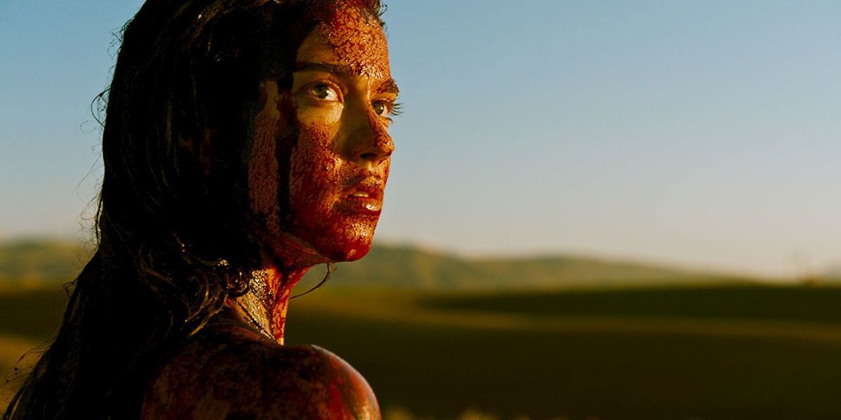 Matilda Lutz se deja ver en las primeras imágenes oficiales de "Revenge"