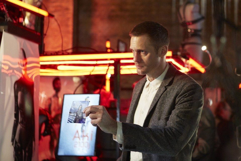 Netflix muestra 25 nuevas imágenes de "MUTE" que se estrena el viernes