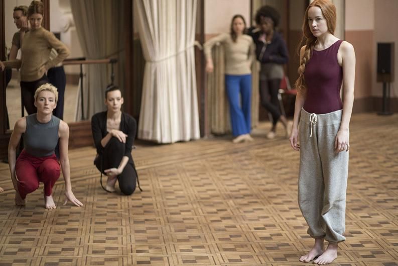 Suspiria: Dakota Johnson protagoniza el nuevo póster de la película