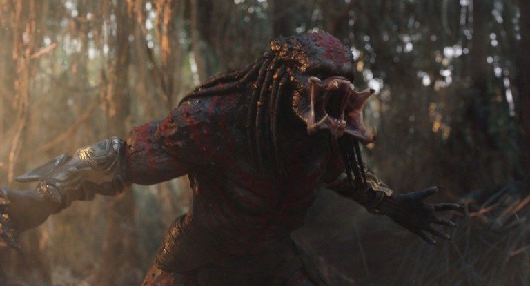 Crítica de "Predator" (*** ½). Macarra, gore, con diálogos geniales y muy divertida.