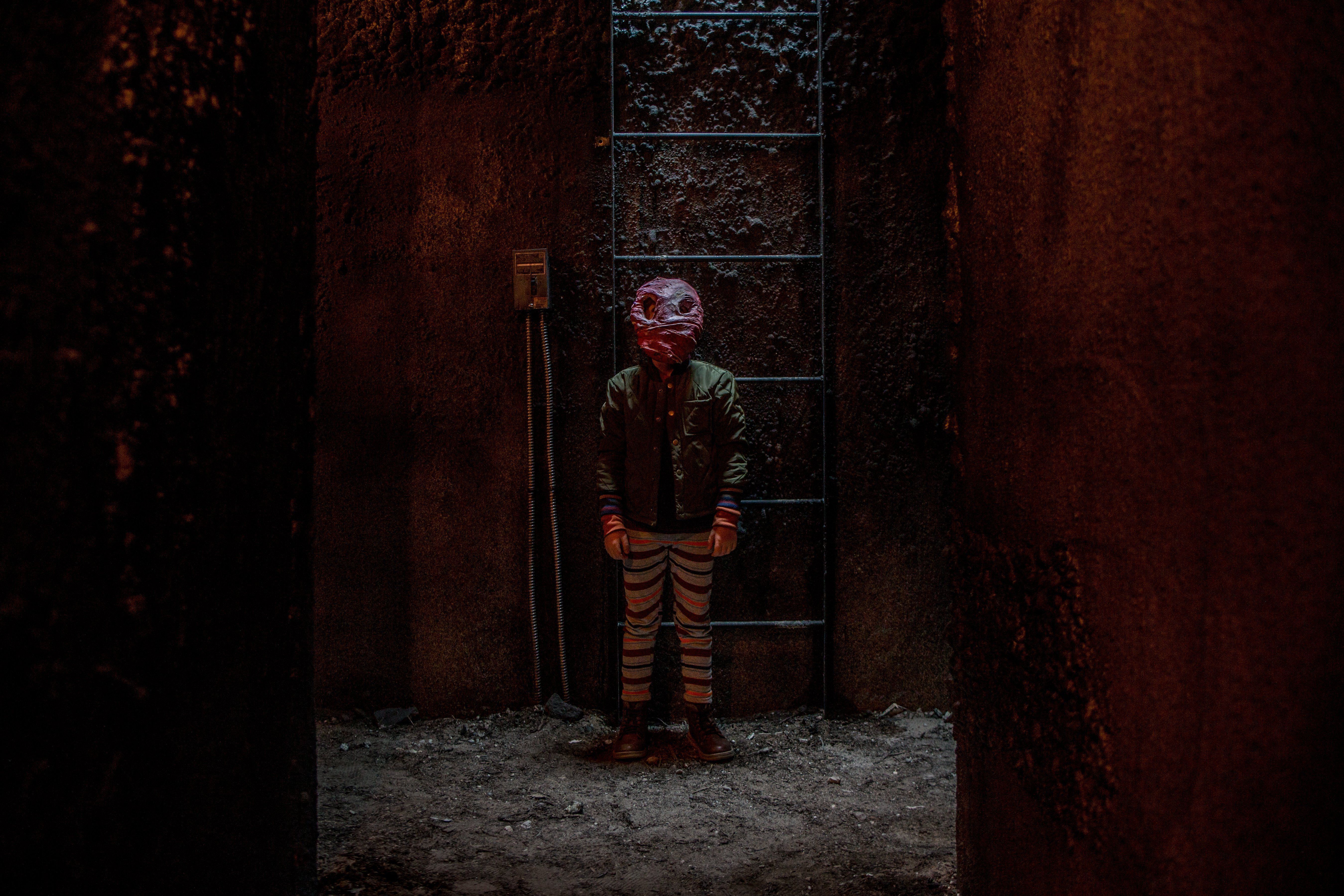 Póster e imágenes de "Mercy Black": Blumhouse + Netflix + Creepypastas