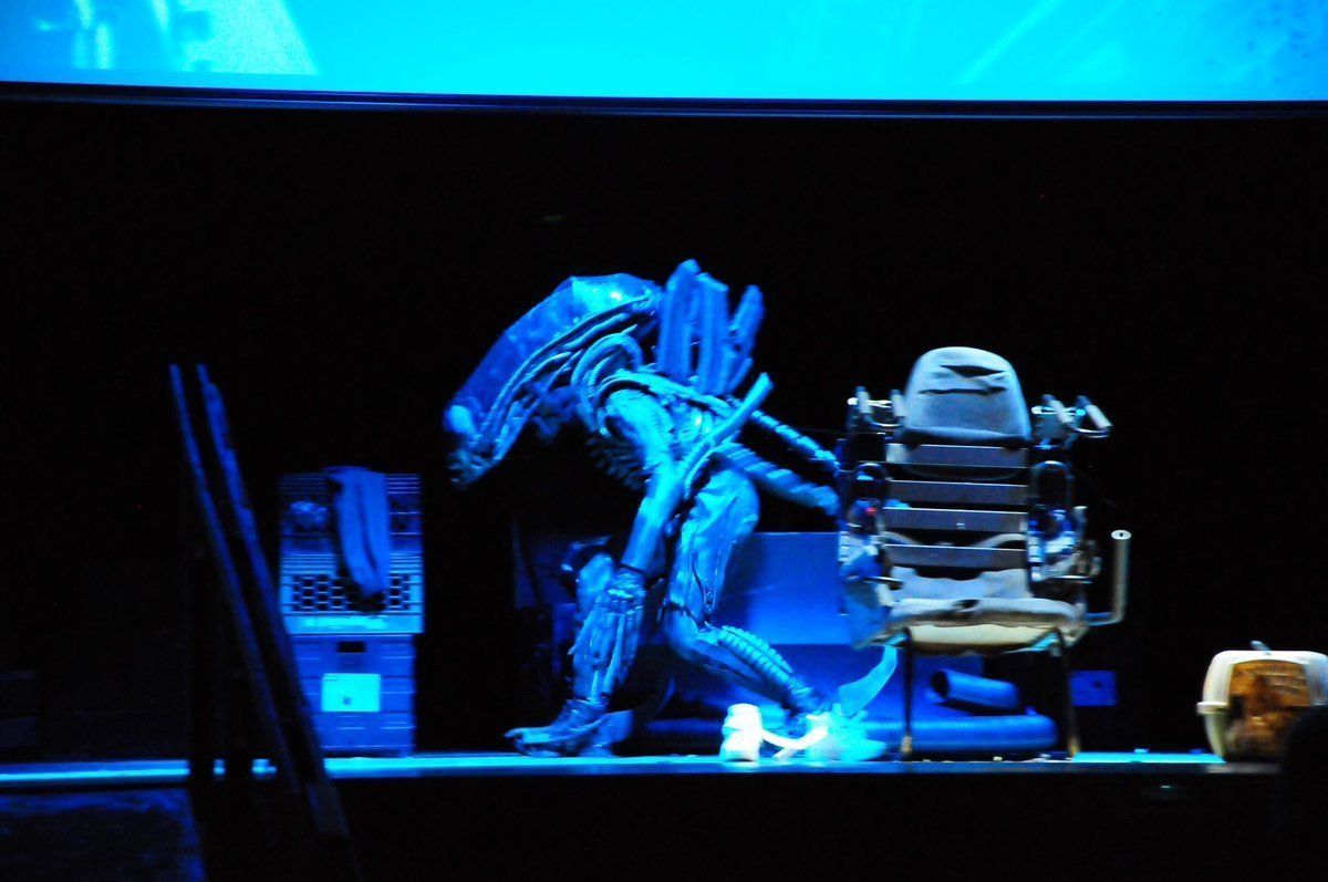 Sigourney Weaver aparece por sorpresa en la obra de teatro amateur de "Alien"