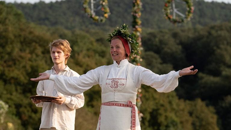 "MidSommar": Nuevas imágenes oficiales de la película de Ari Aster ("Hereditary")