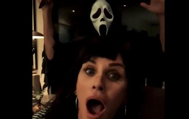 Courteney Cox celebra Halloween homenajeando a la saga "Scream"