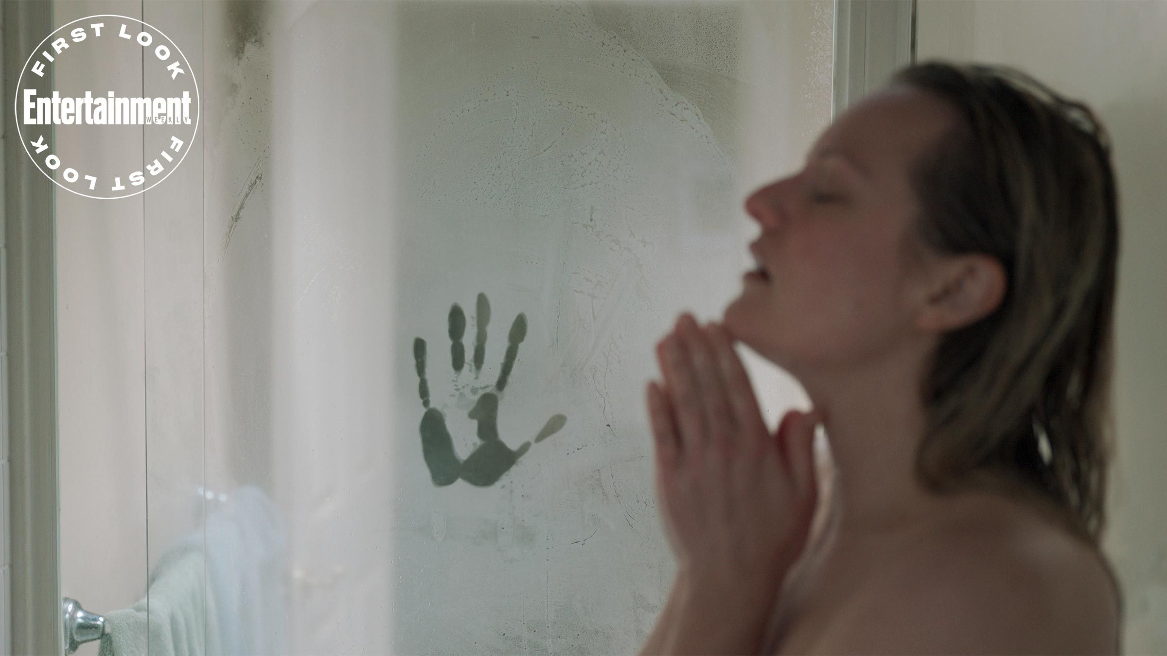 Elizabeth Moss se deja ver en las primeras imágenes de "El Hombre Invisible"