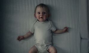 Nuevo (y malrollero) teaser de "Servant", la serie de Shyamalan para Apple TV+