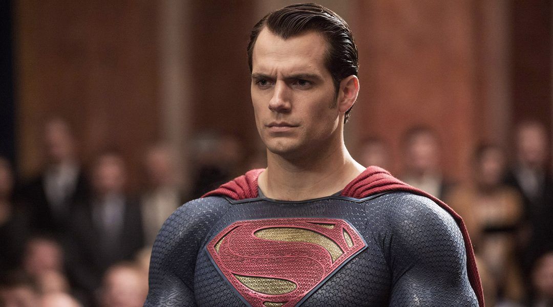 Henry Cavill afirma que la capa de Superman está en el armario... pero sigue siendo suya