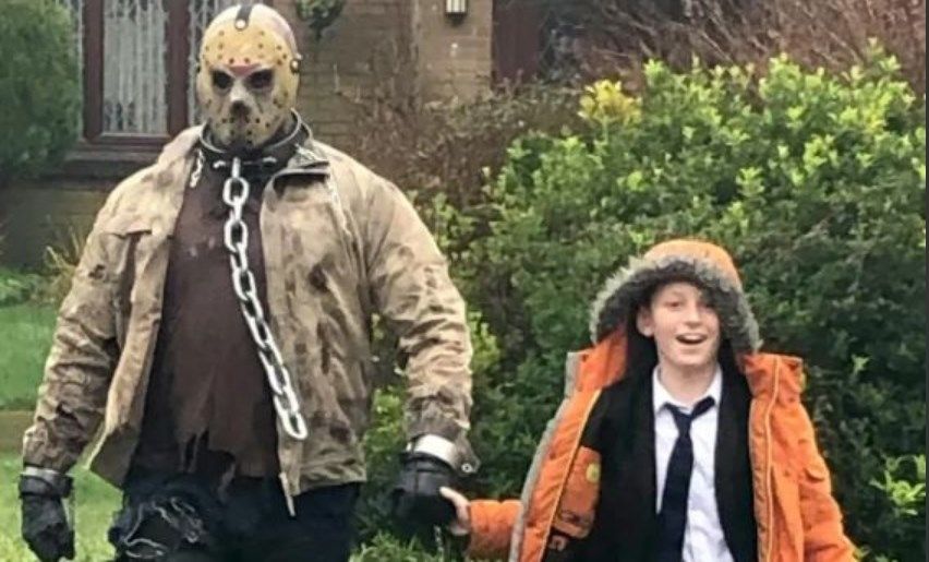 Un padre regala a su hijo ir a buscarlo al colegio... vestido de Jason  Voorhees 