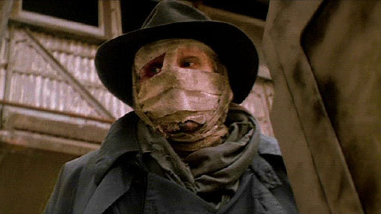 Oleada de imágenes promocionales de "Darkman" que hoy cumple 30 años