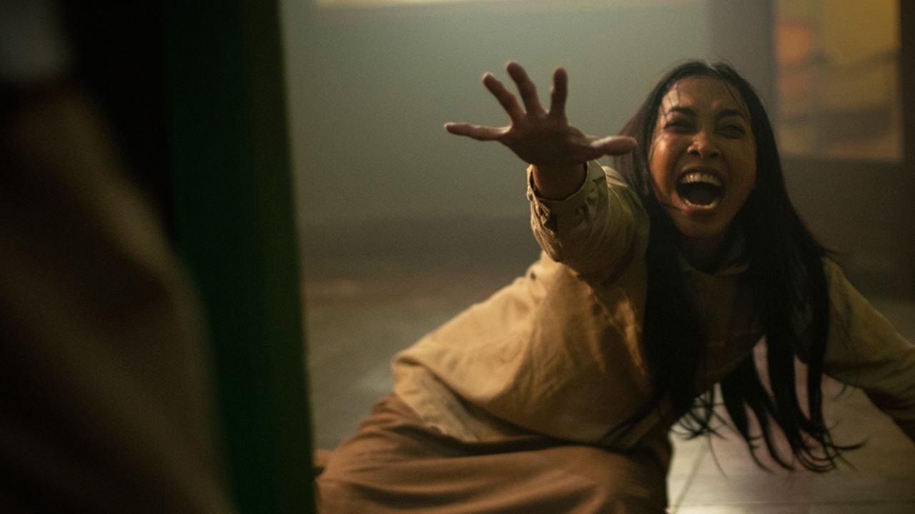 Crítica de "The Queen of Black Magic", una estupenda cinta de terror que mezcla con acierto el folklore, el slasher y las películas de fantasmas vengadores.